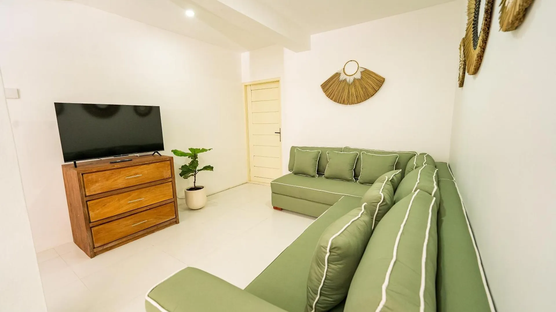 Spacious 3 Bedroom Villa With Private Pool And Billiards Σεμινιάκ 0*,  Ινδονησία