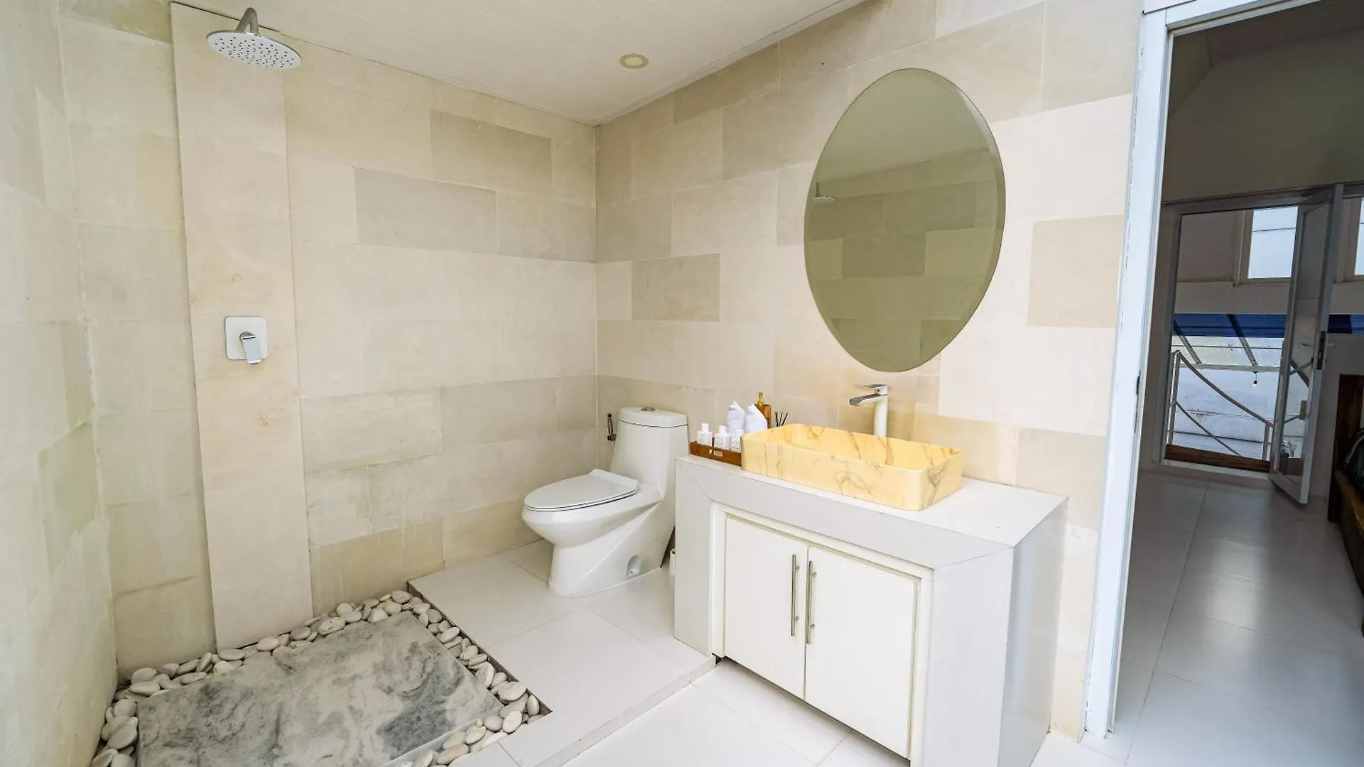 Spacious 3 Bedroom Villa With Private Pool And Billiards Σεμινιάκ