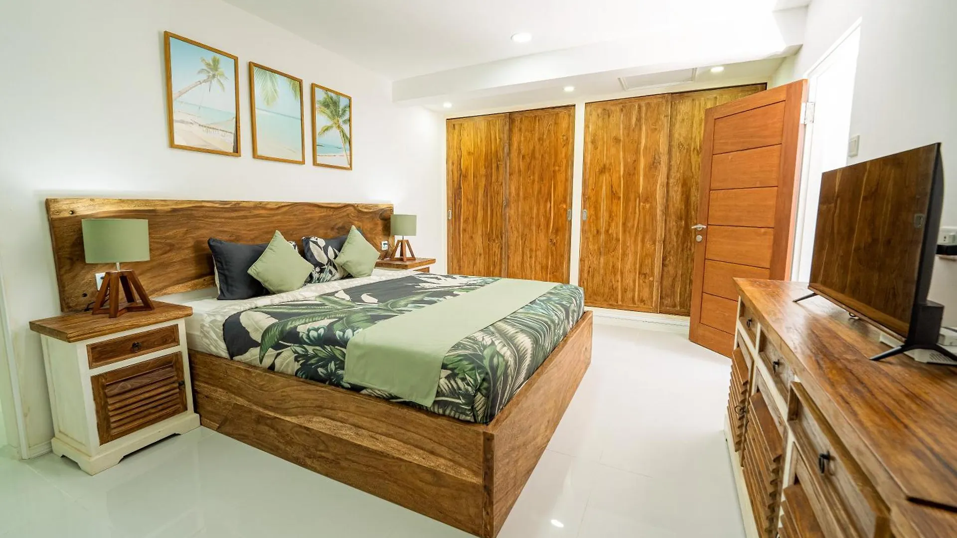 Spacious 3 Bedroom Villa With Private Pool And Billiards Σεμινιάκ 0*,