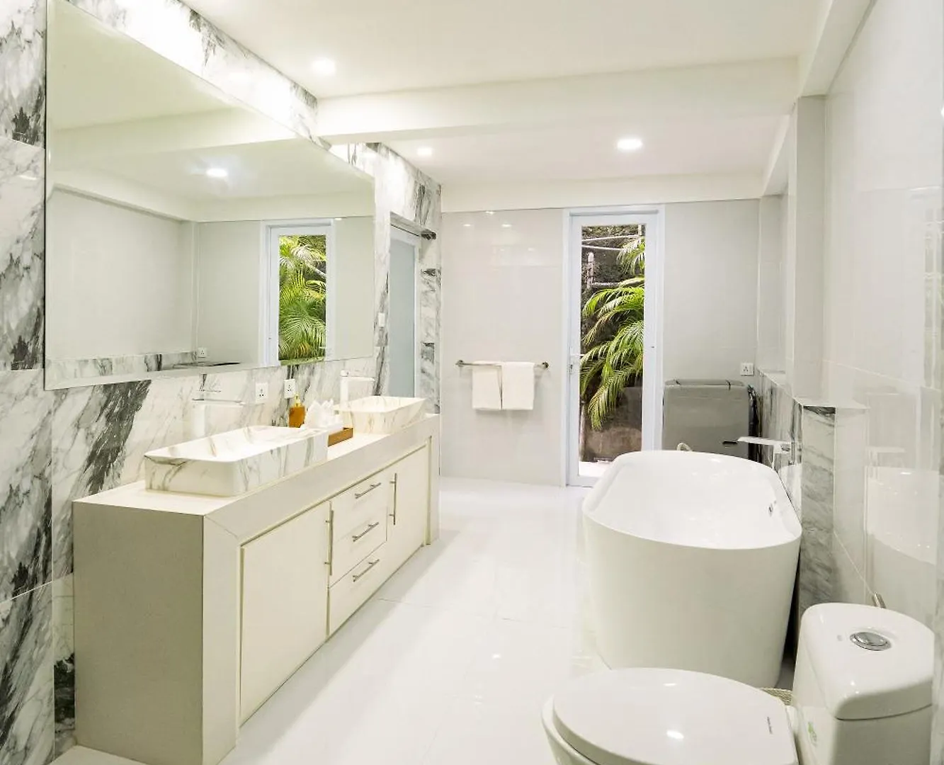 Spacious 3 Bedroom Villa With Private Pool And Billiards Σεμινιάκ