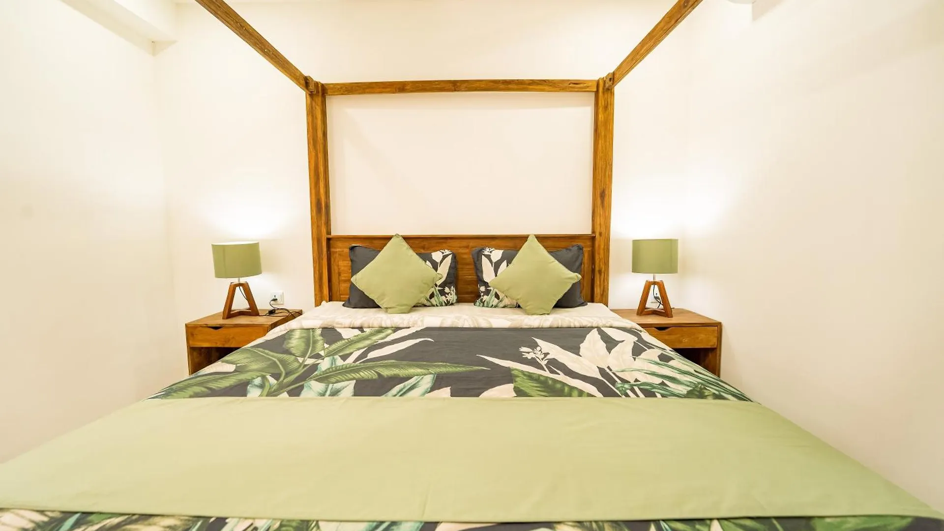 Spacious 3 Bedroom Villa With Private Pool And Billiards Σεμινιάκ